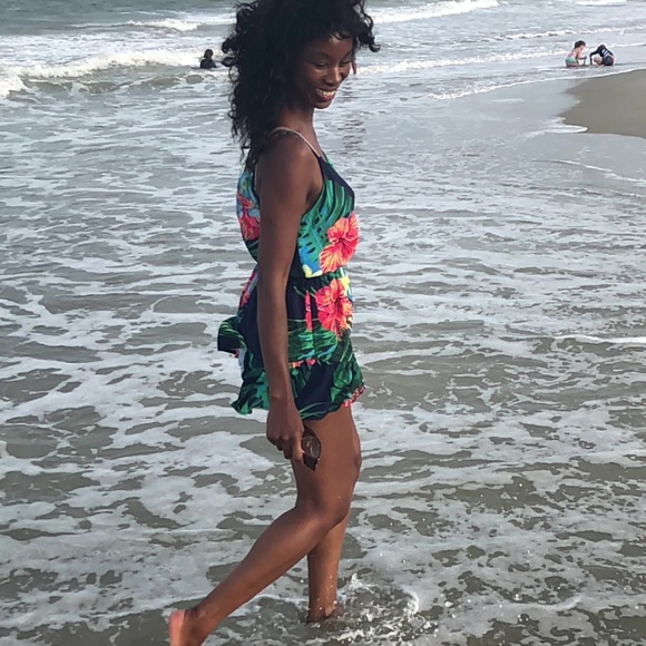 Tropical Print Playsuit - Picture 3 of 8